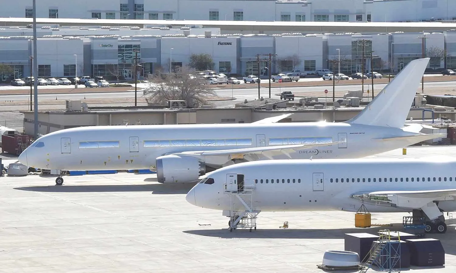 The Boeing 787-8 N947BA in Victorville, California (Aero Icarus)