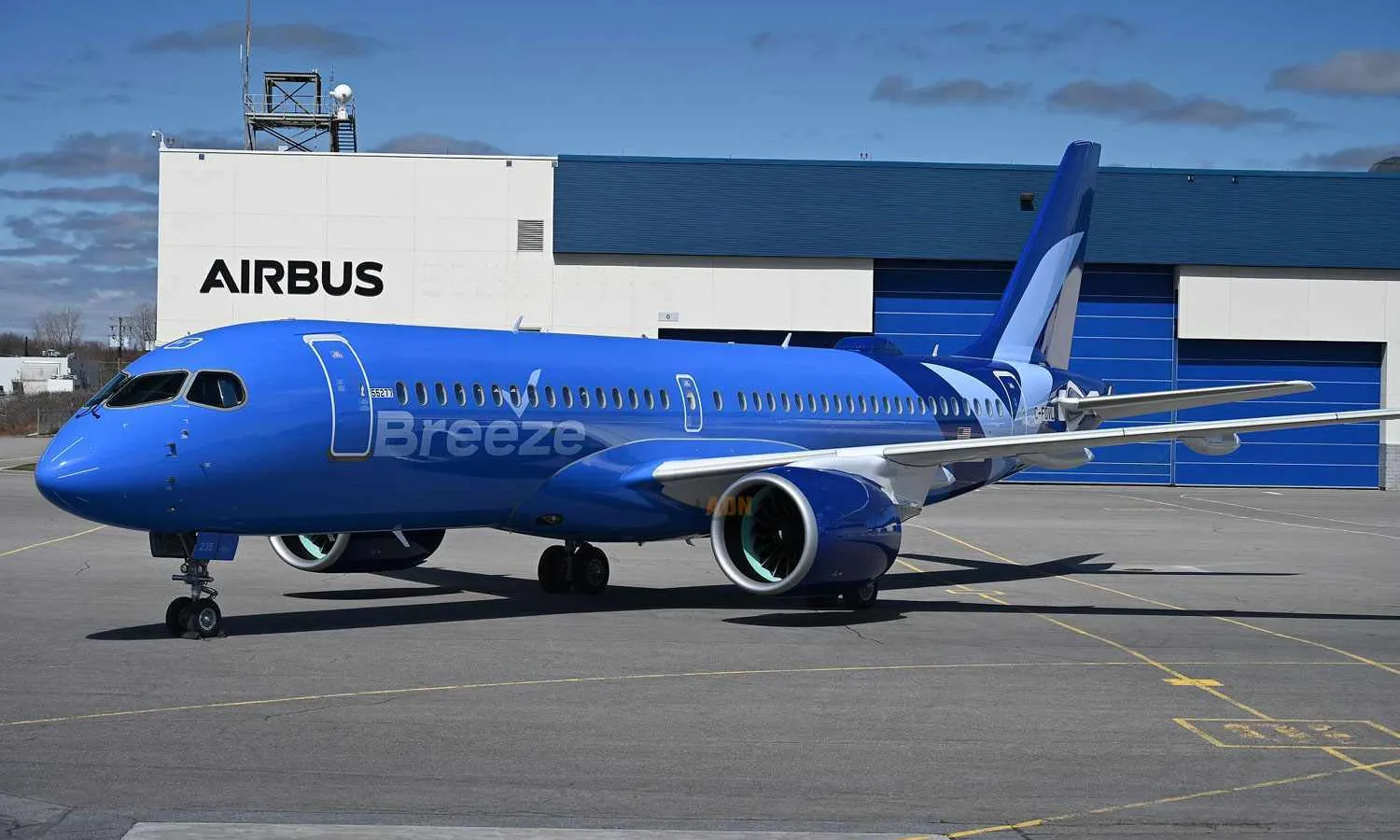 Breeze Airways Airbus A220-300 (Azorra)