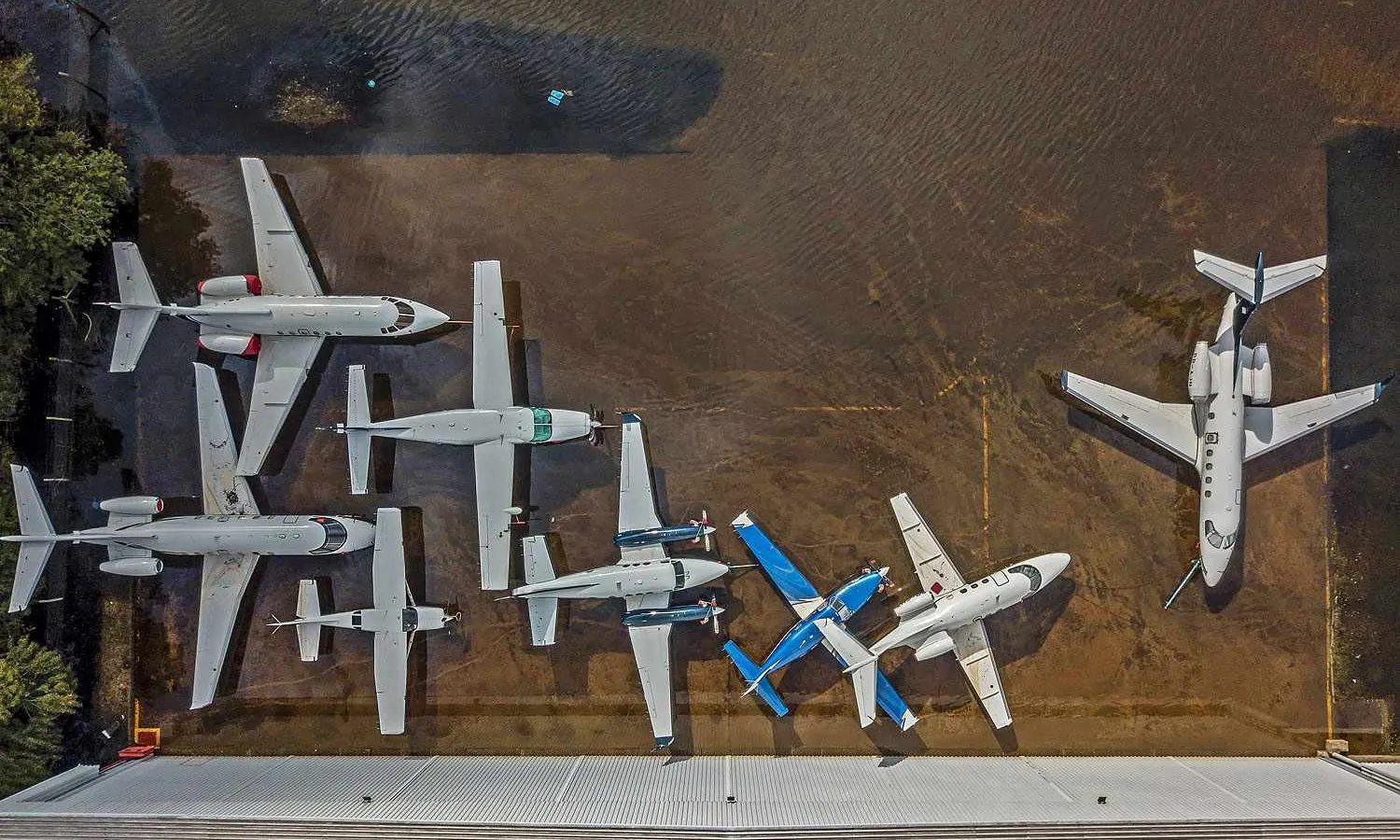 Business aircraft that got stuck at the flooded airport (Rafa Neddermeyer/Agência Brasil)