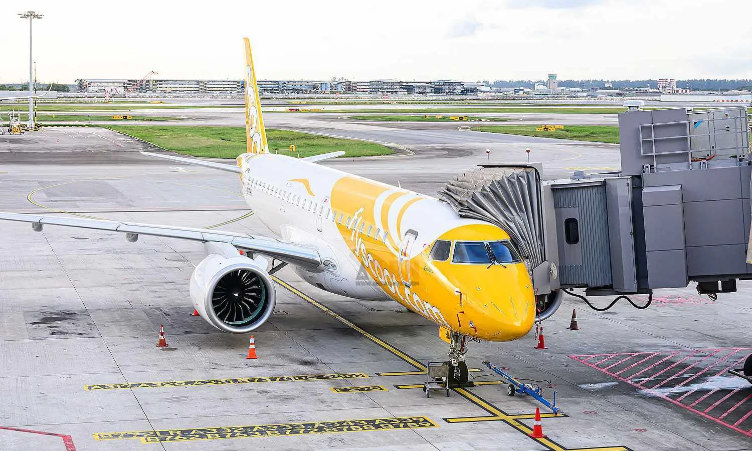 Scoot E190-E2 first revenue flight (Scoot)