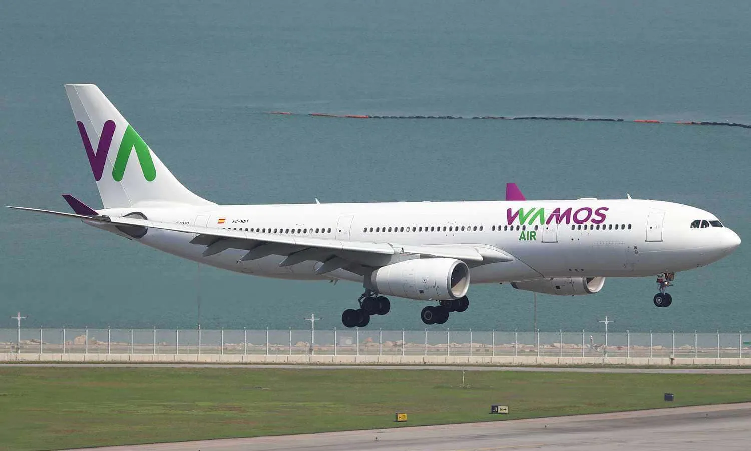 Wamos Air Airbus A330-200 (Kwok Ho Eddie Wong)