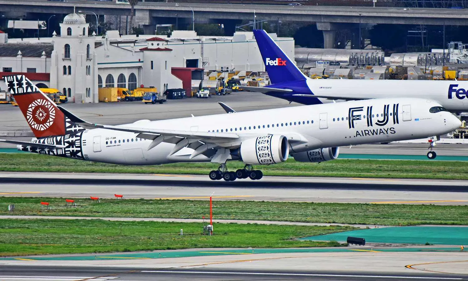 Fiji Airways Airbus A350-900 (Mark Murdock)