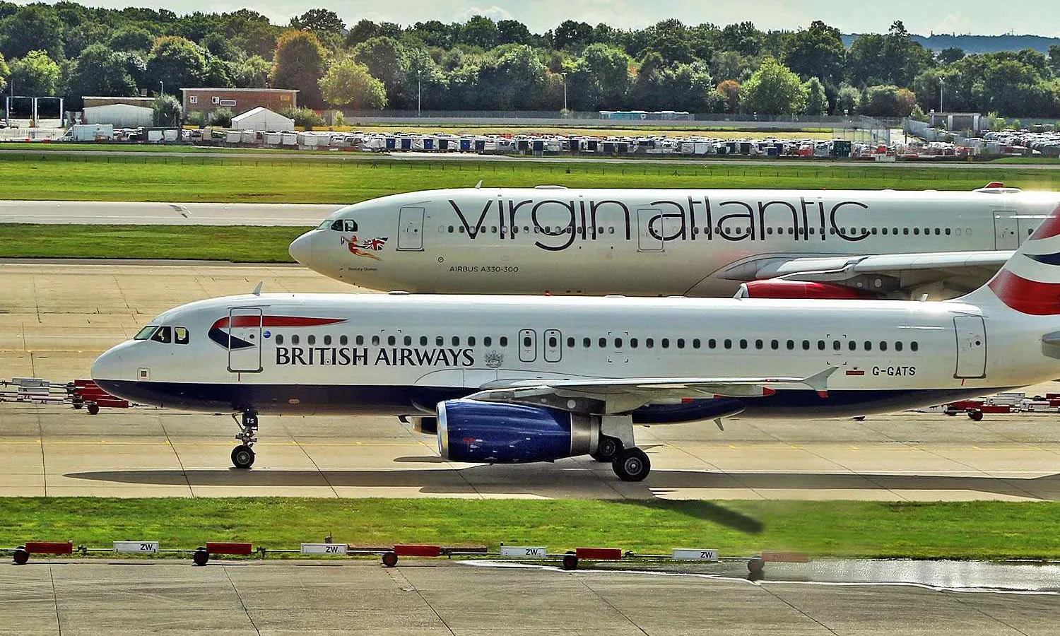 A British Airways Airbus A320 and a Virgin Atlantic A330-300 (Victor/CC)
