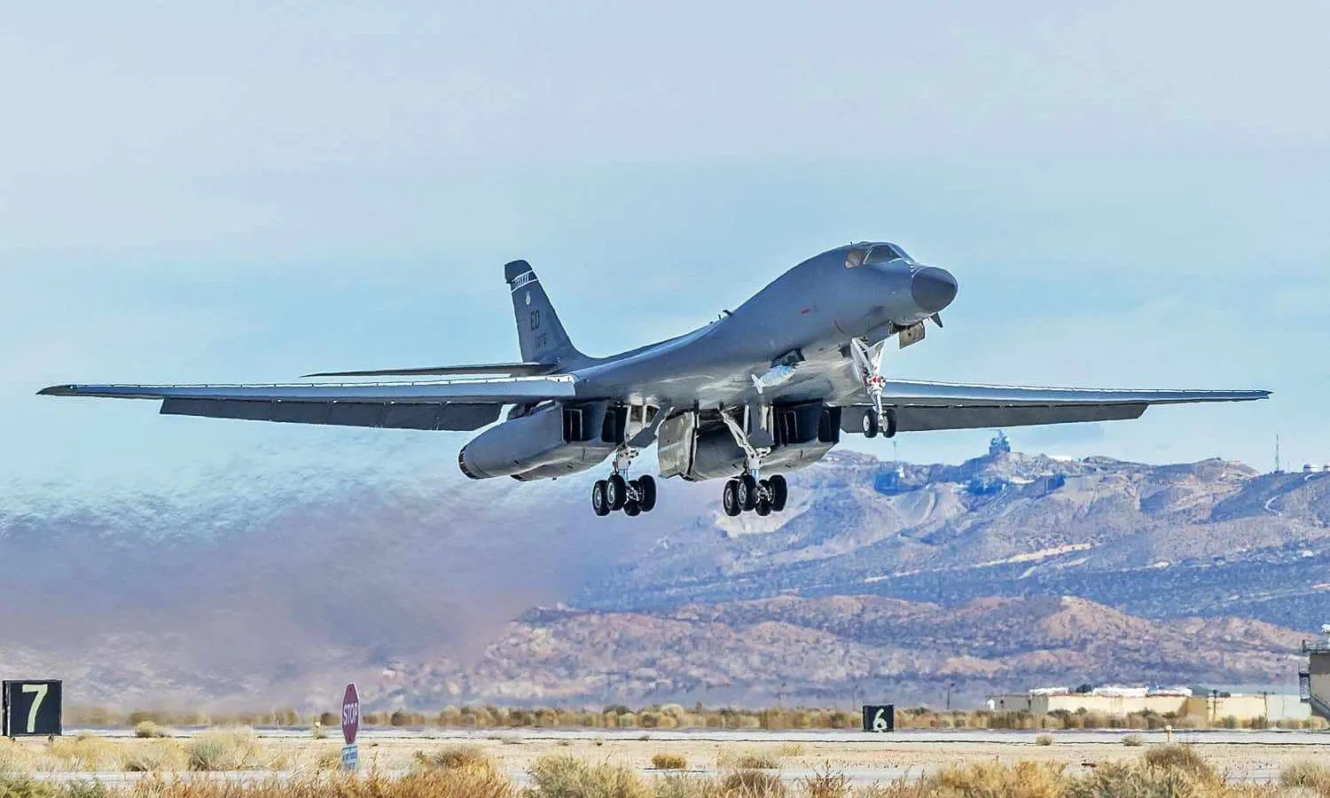 B-1B Lancer bomber with LAM pylon (USAF)