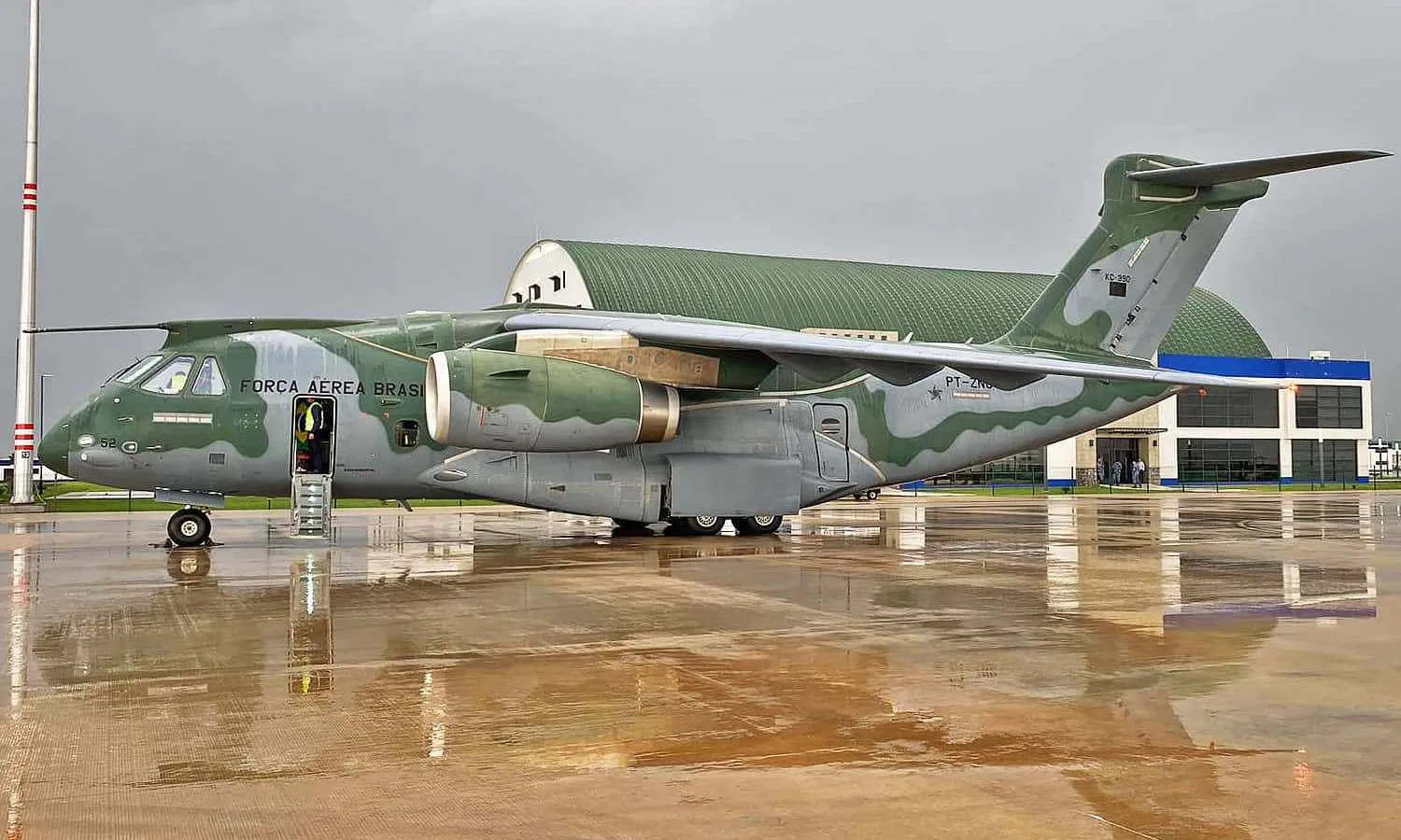 The KC-390 Millennium PT-ZNG at Air Base No. 1 in Mexico (Aviation Mex)