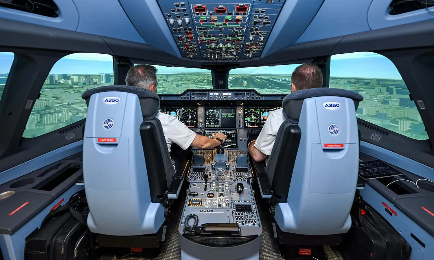 Airbus A350 flight simulator (Emirates Airline)