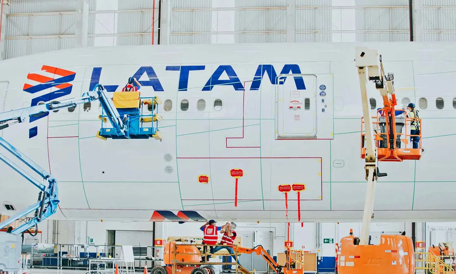 LATAM to equip entire Boeing 777 fleet with AeroSHARK technology