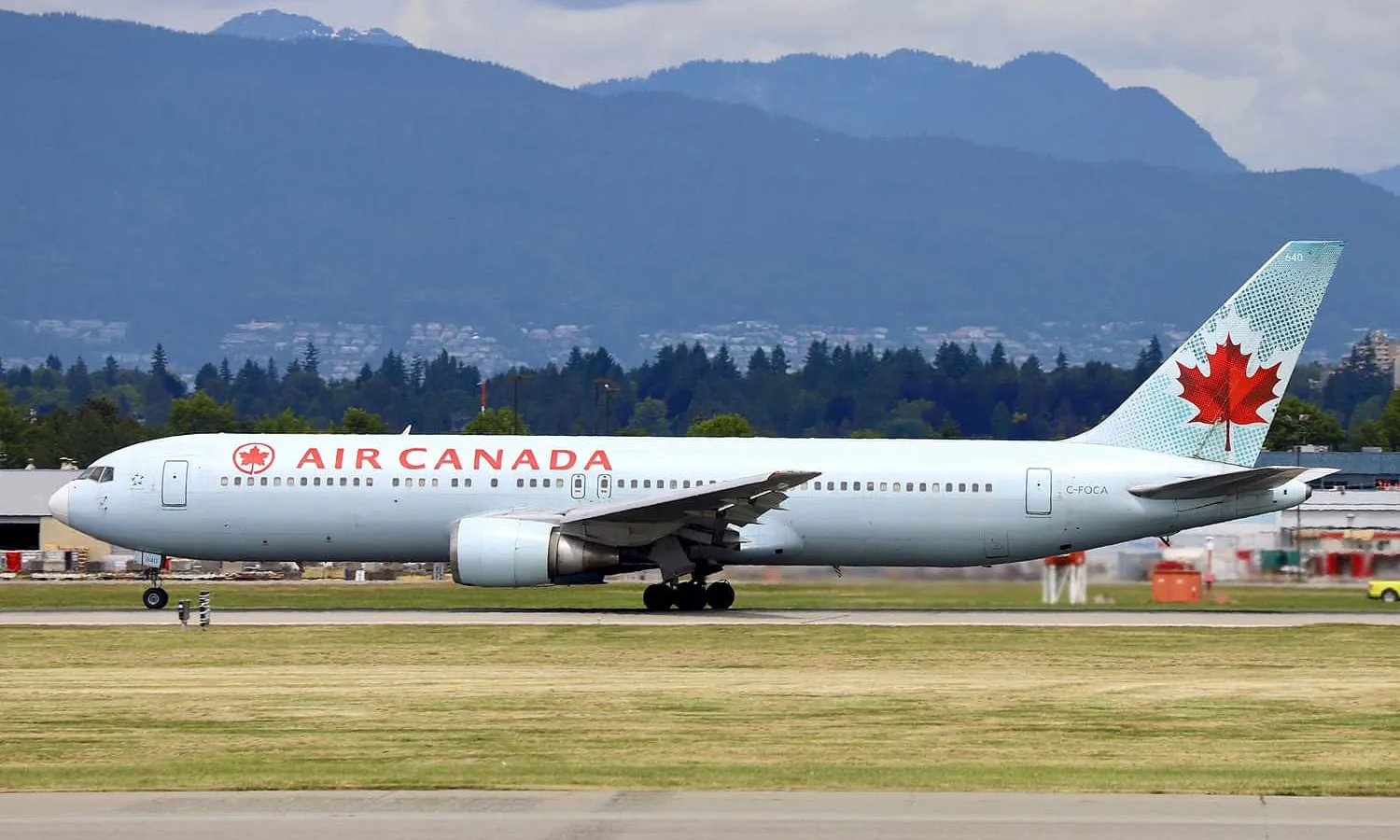 Air Canada Boeing 767-300ER C-FOCA (Quintin Soloviev)