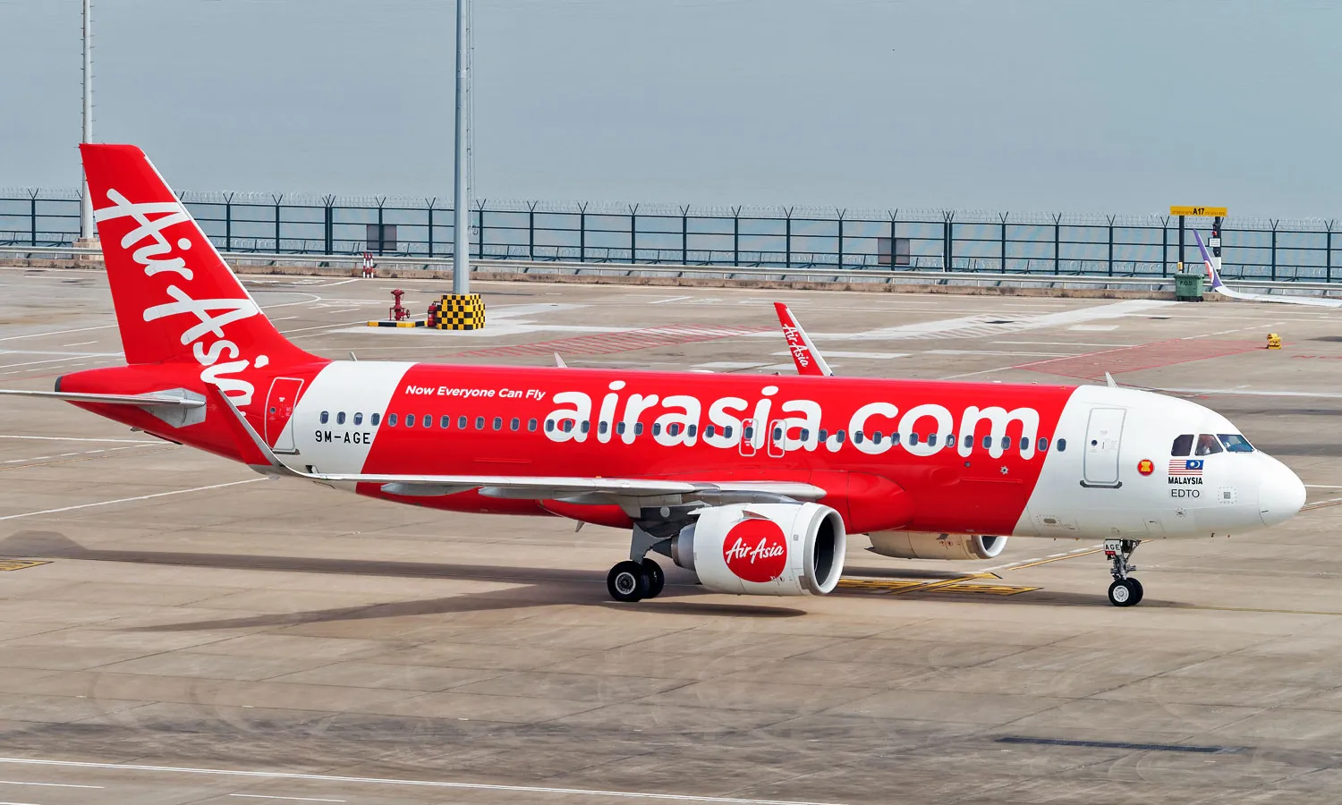 AirAsia plans major narrowbody order as Fernandes flags A330neo review
