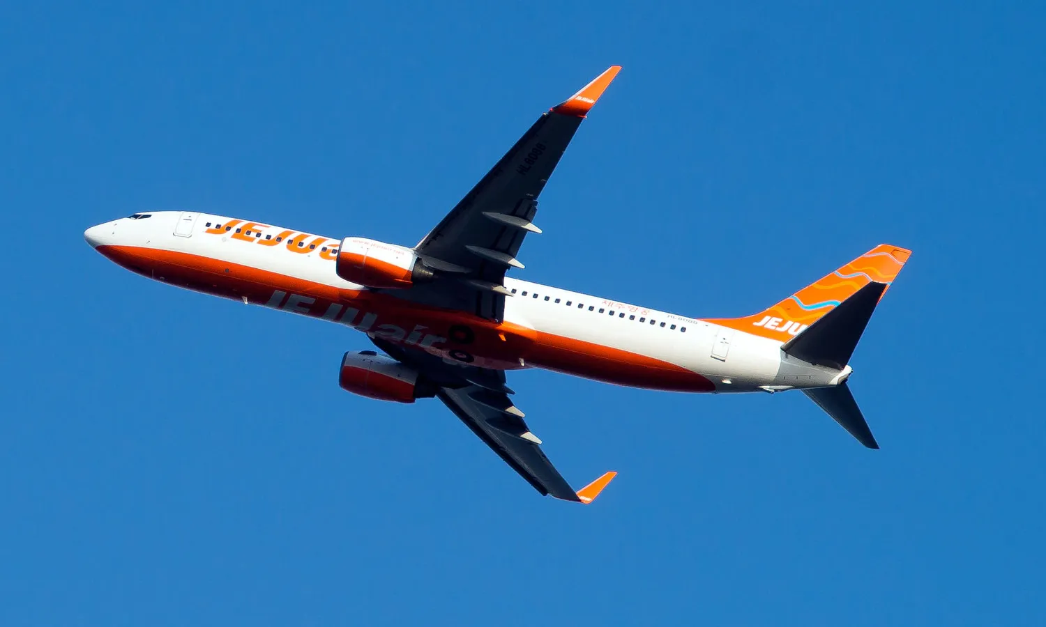 Jeju Air Boeing 737-800 HL8088 (Joe Hsu)