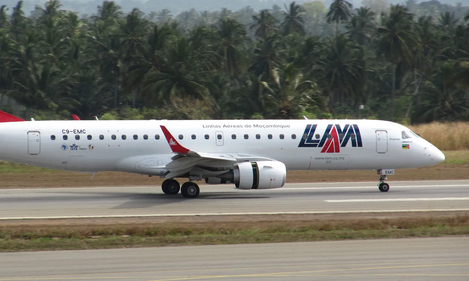 Mozambique's LAM acquires two Embraer E190 jets