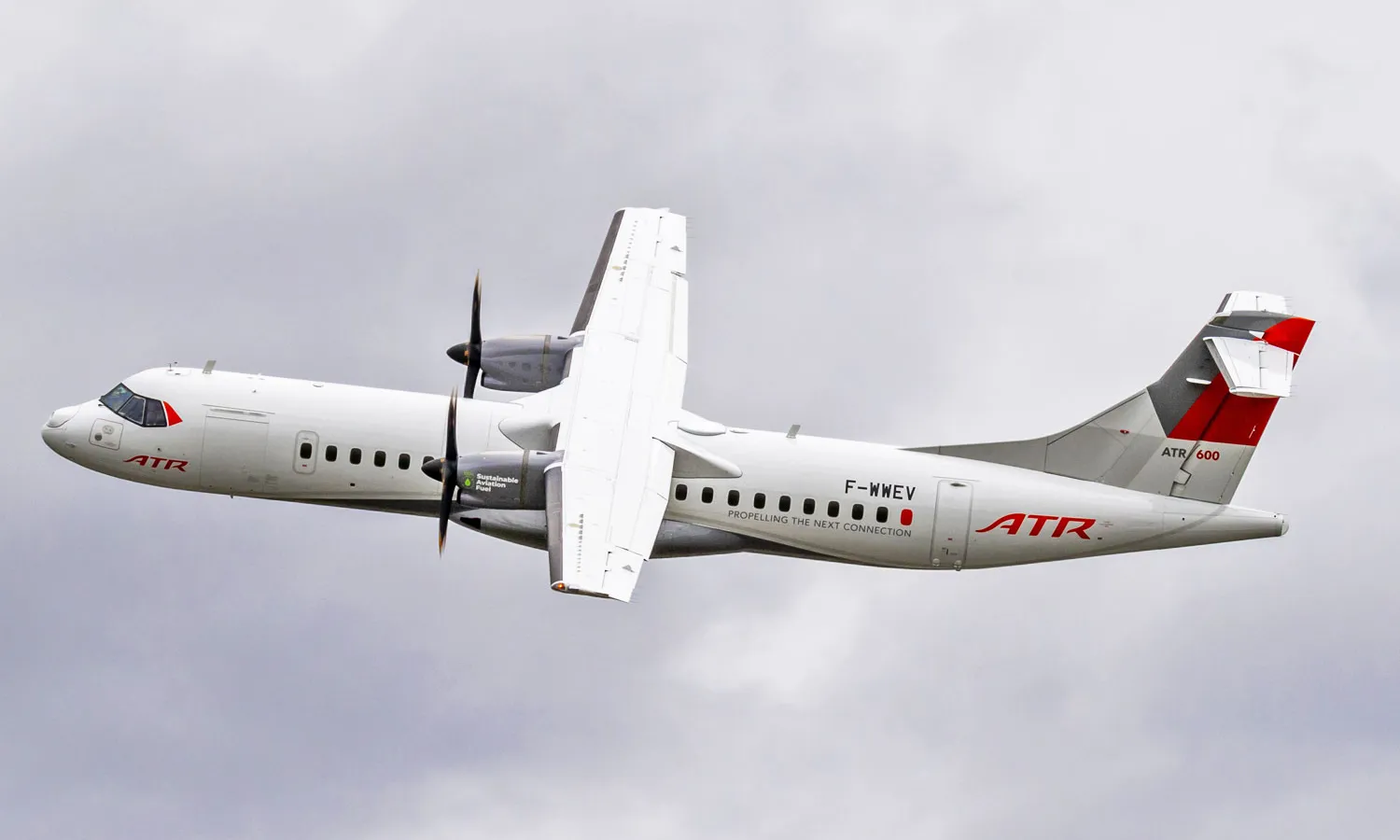 ATR 72-600 with Starlink antenna (ATR)
