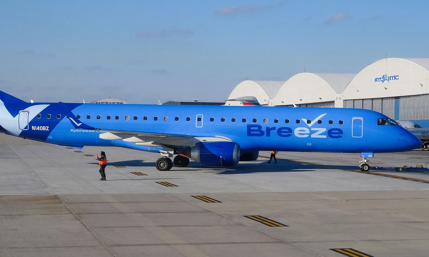 Breeze Airways Embraer E190 (Charles)