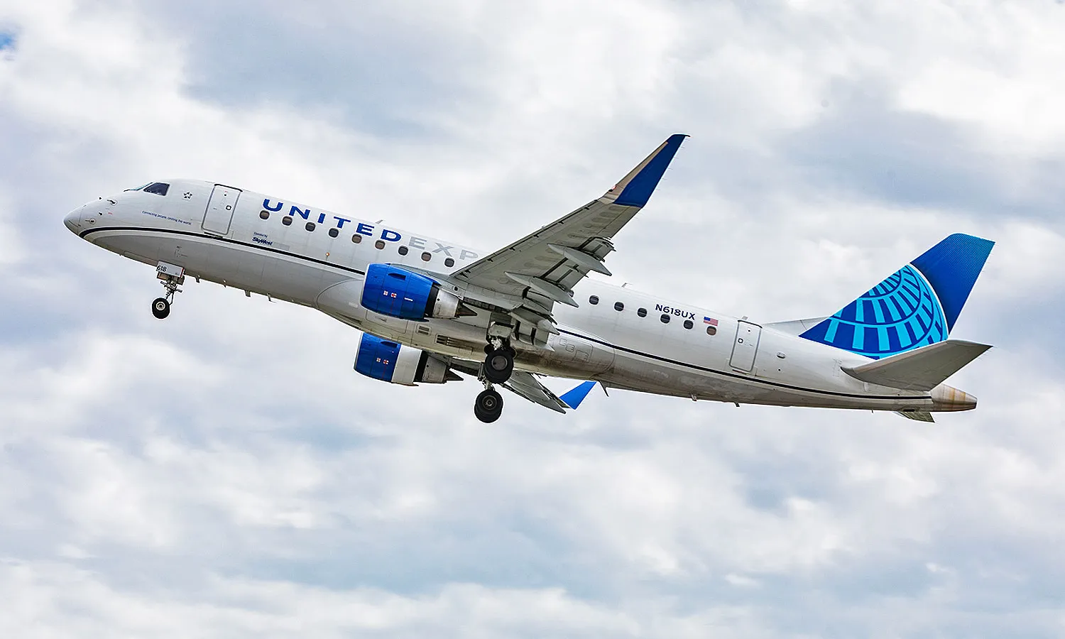 United Express Embraer E175 (SkyWest)
