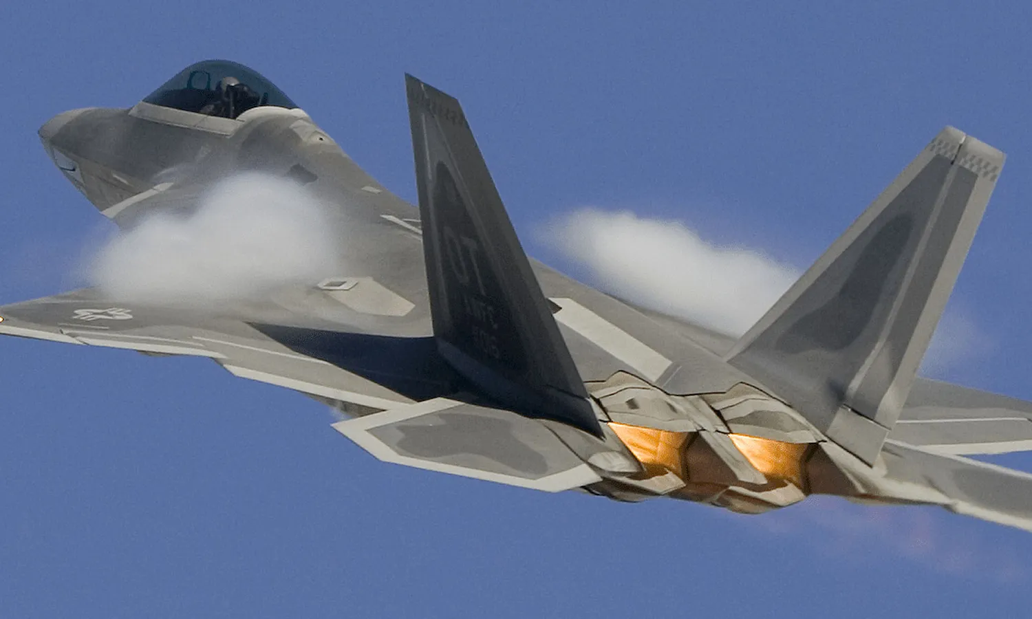 F119 engines of the F-22 fighter with afterburner engaged (Pratt Whitney)