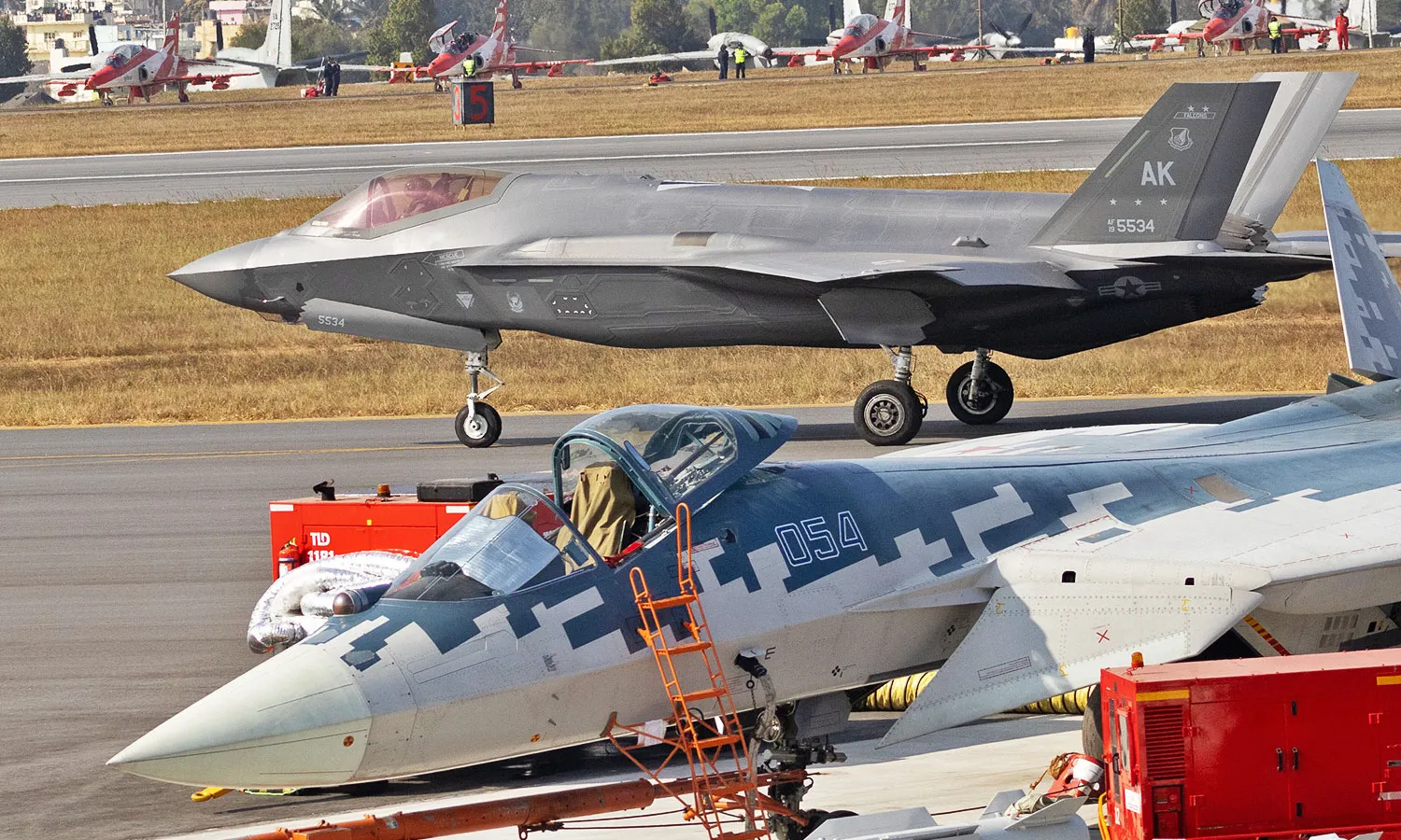 Su-57 and F-35 fighter jets at Aero India 2025 (Social media)