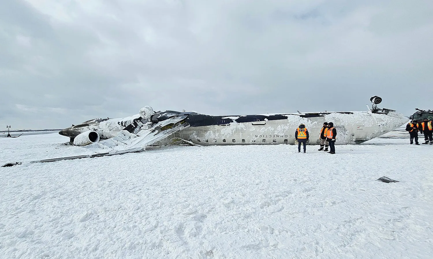 All 80 occupants survived despite the serious accident (TSB)