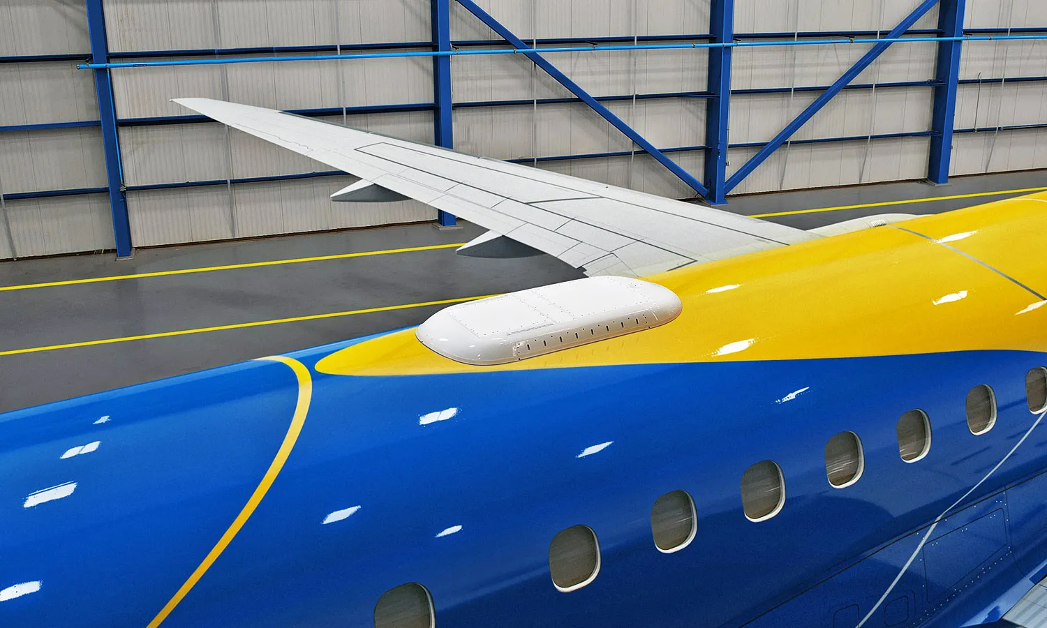 Intelsat's antenna (Embraer)