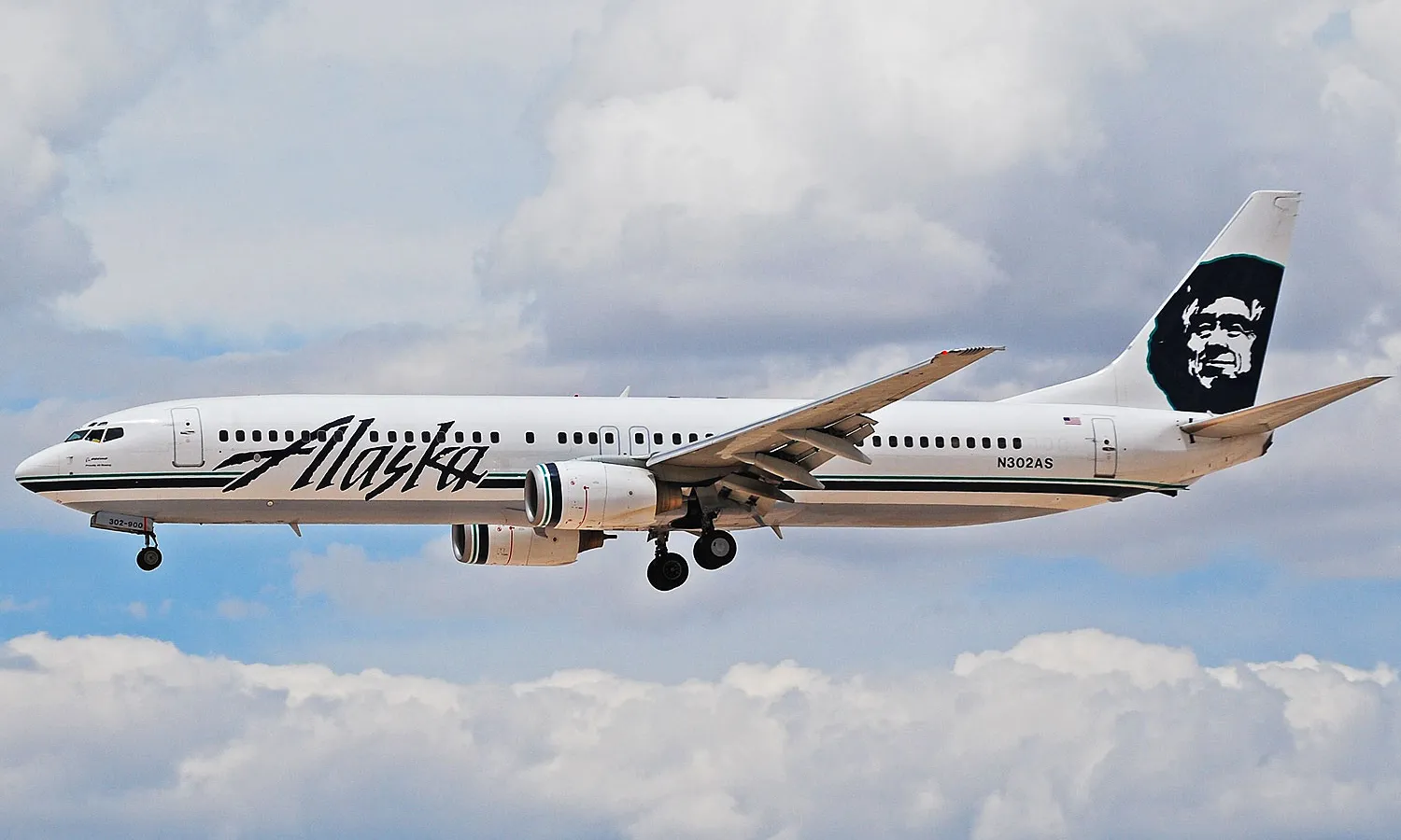 The first Boeing 737-900 still in Alaska's previous livery (Eddie Maloney)
