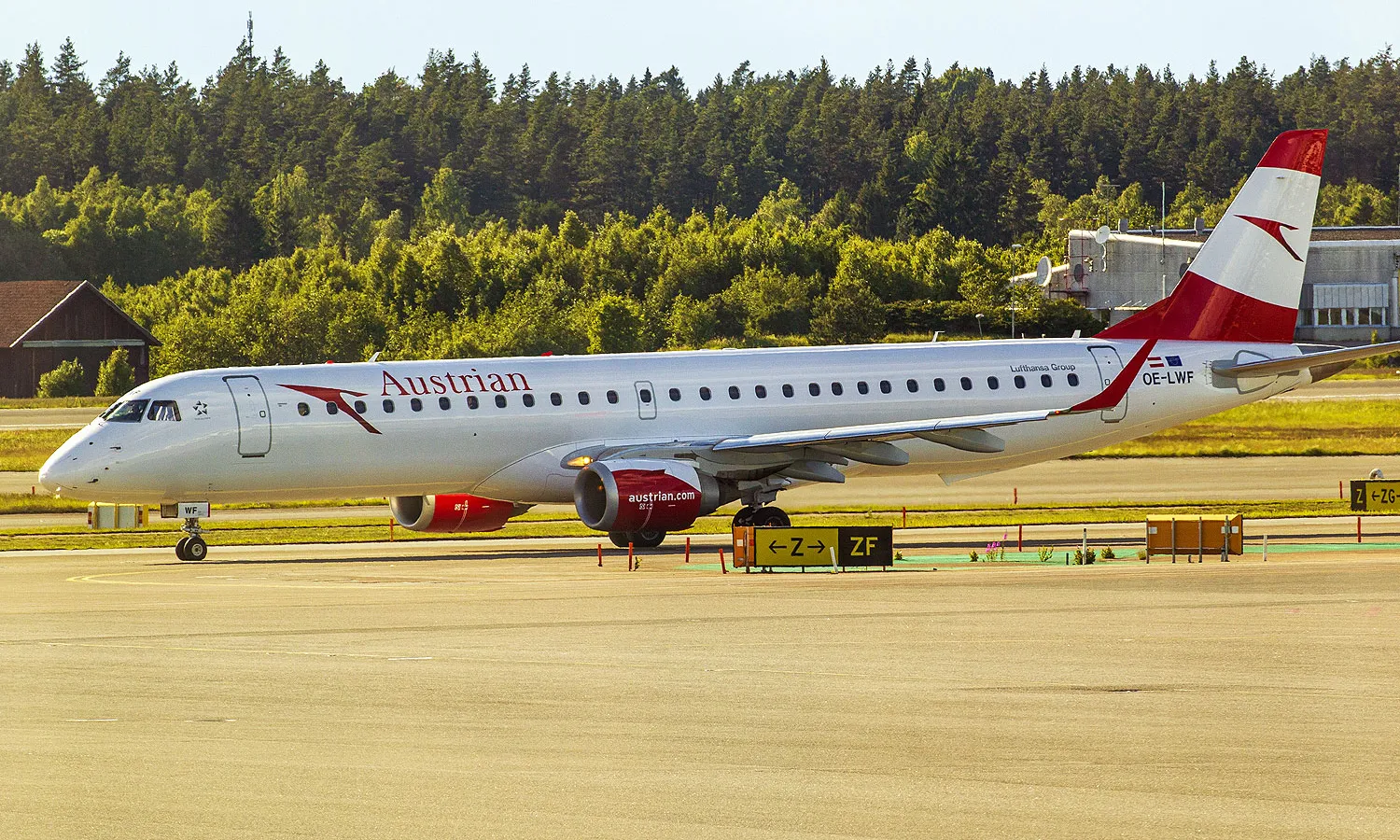 Austrian Airlines Embraer E195 (Bene Riobó)
