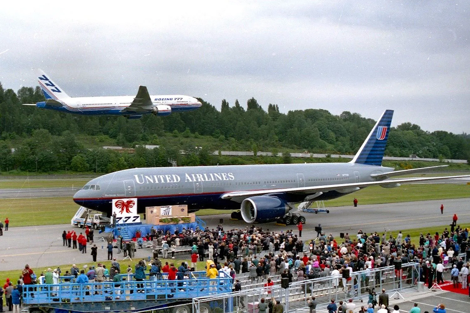 Delivery of the world's first Boeing 777 to United Airlines on May 15, 1995 (Boeing)