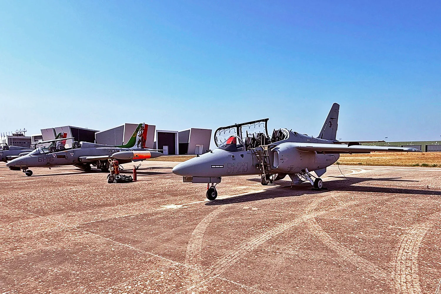 The new M-345 and the antecessor M-339A (Leonardo)